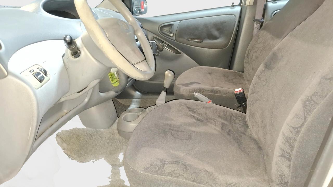 Toyota Yaris 1.0i 16V cat 5 porte Sol