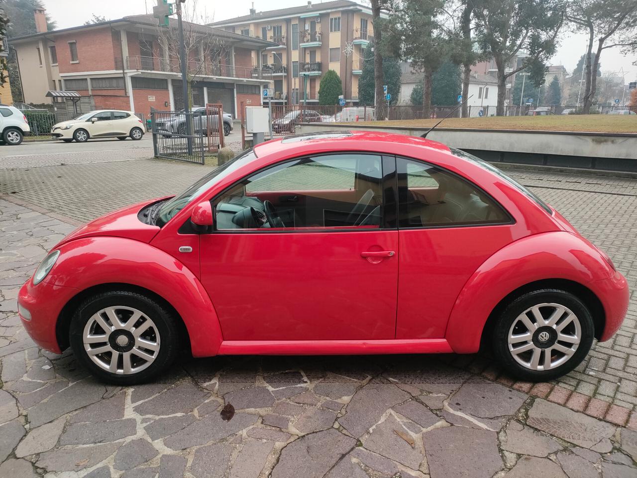 Volkswagen New Beetle 2.0 Gpl pelle e tettuccio