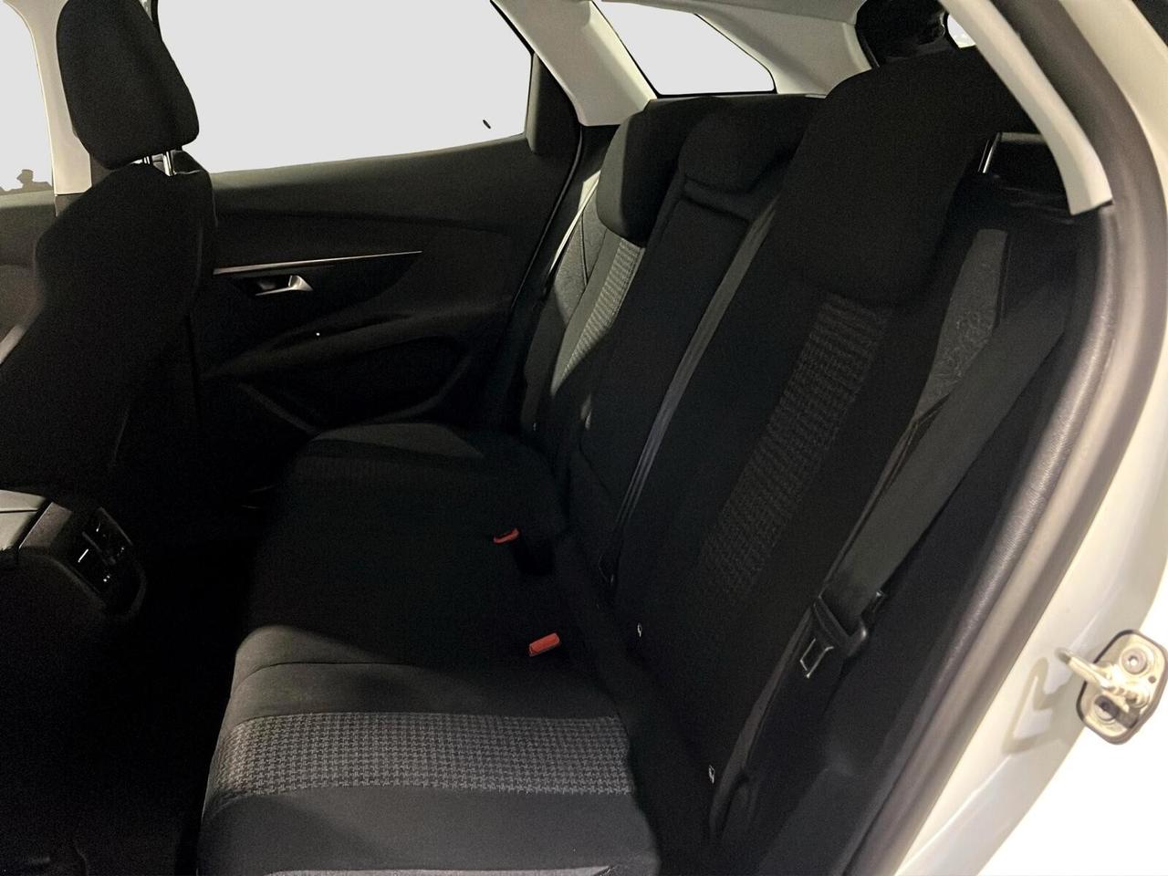 Peugeot 3008 BlueHDi 130 S&S EAT8 Business