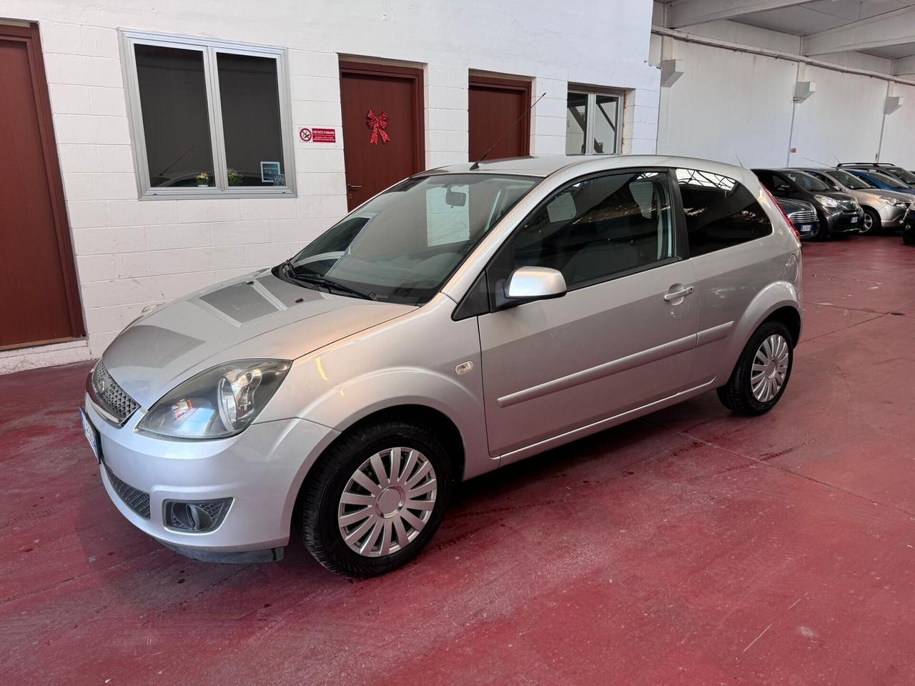 Ford Fiesta 1.2 16V 3p. Ghia ok neopat