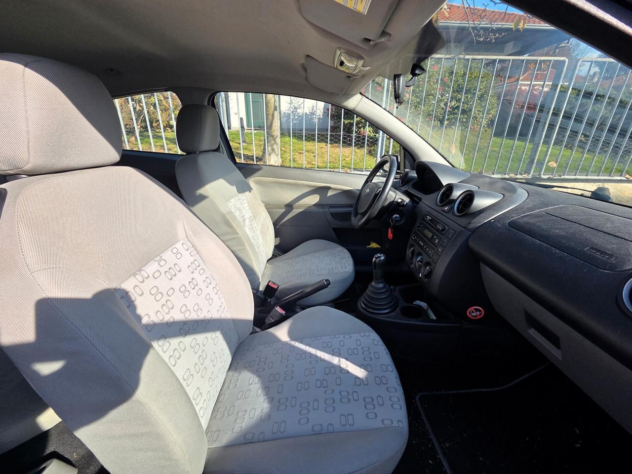 Ford Fiesta 1.2 16V 3p. Ambiente