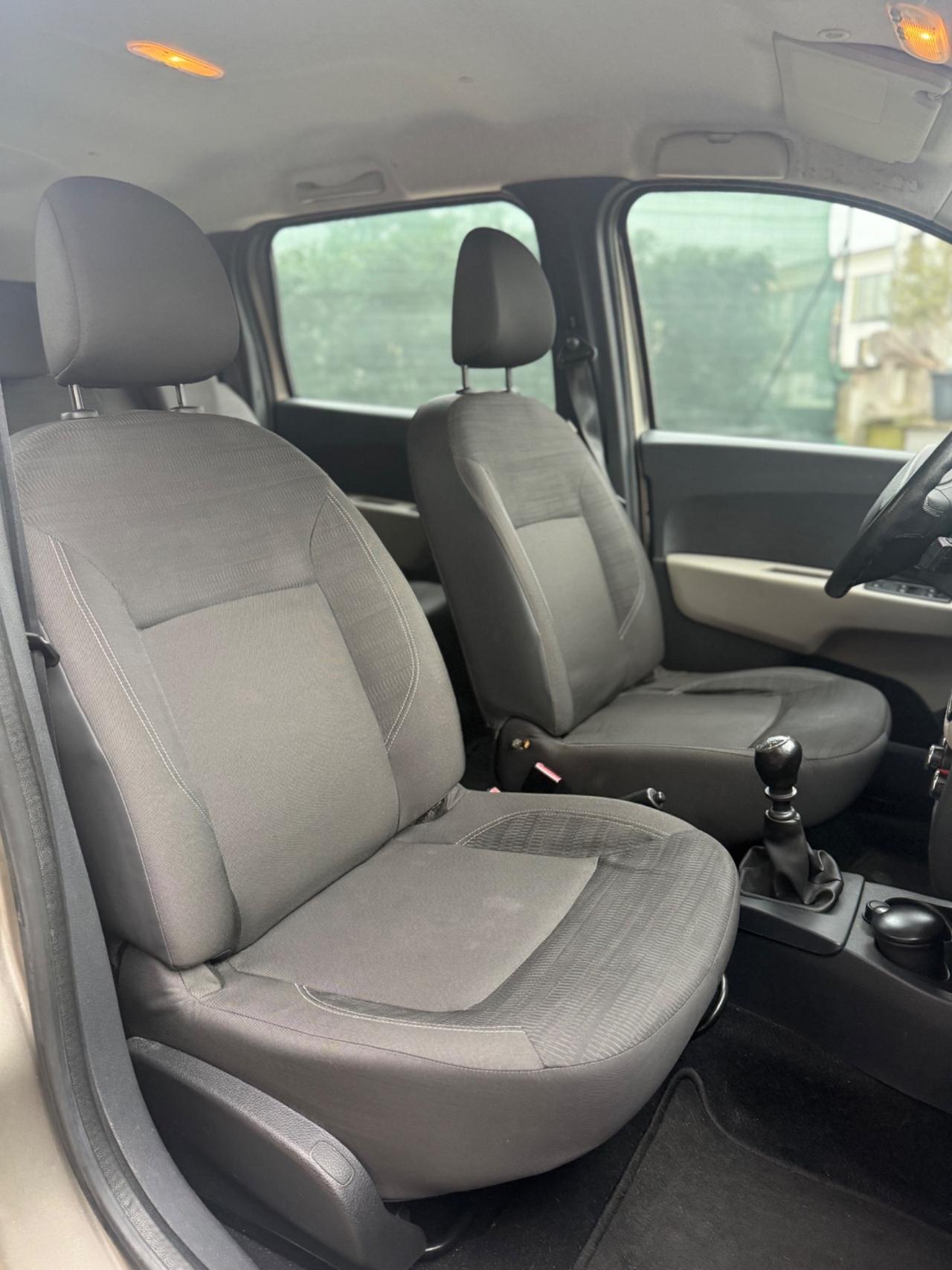 Dacia Lodgy 7 POSTI 1.5 DIESEL POCHI KM NEOPATENTATI