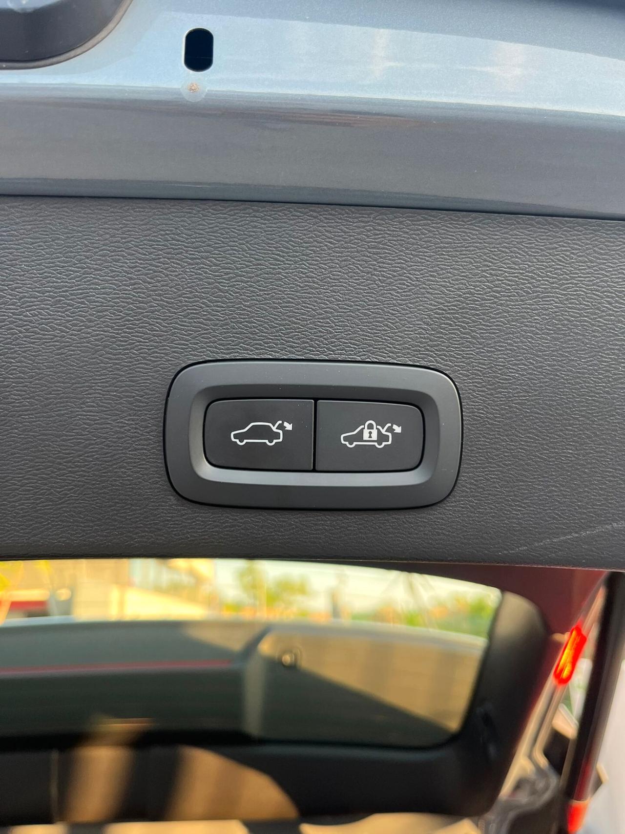 Volvo XC40 B3 automatico Plus Dark