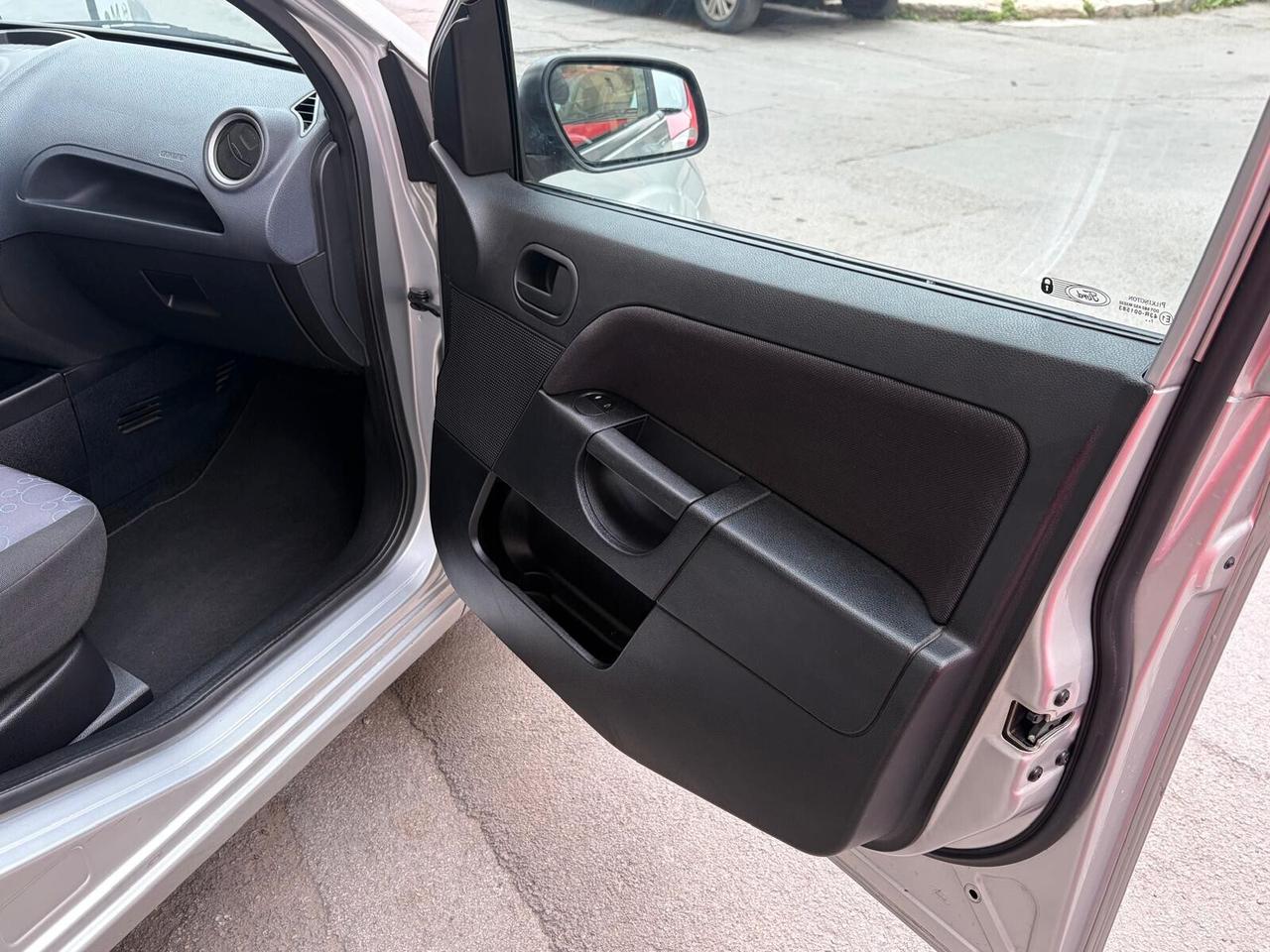 Ford Fiesta 1.4 TDCi 5p. Titanium RARA 97.000KM