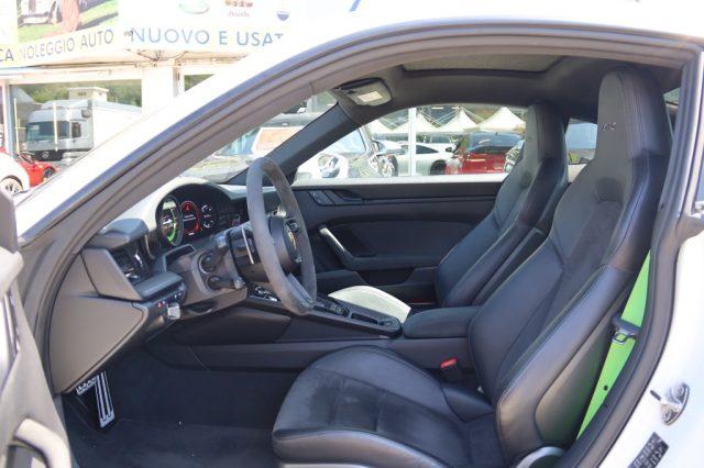 PORSCHE 911 992 Carrera 4 GTS