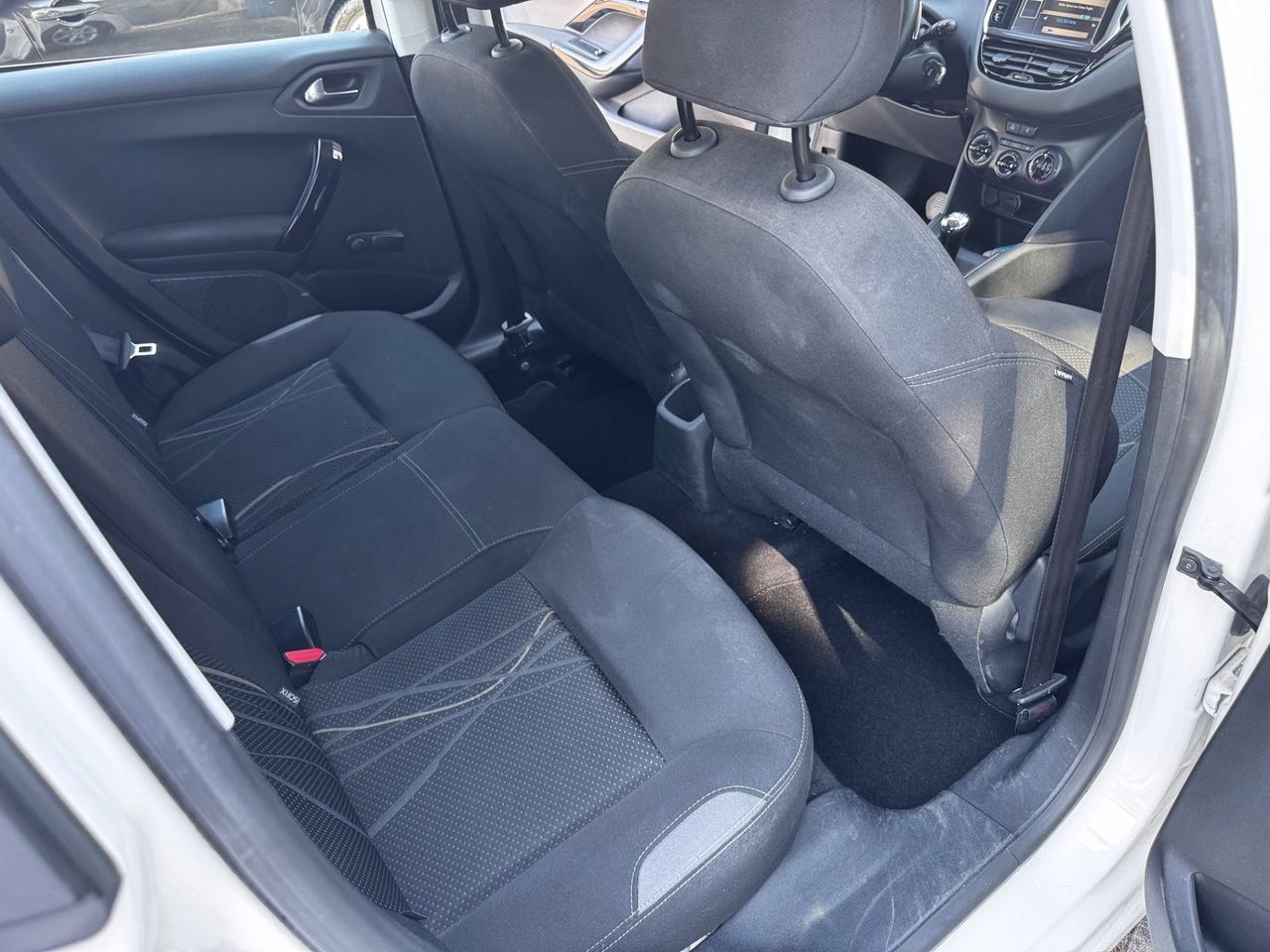 Peugeot 208 1.4 e-HDi 68 CV automatica/ neopatentati