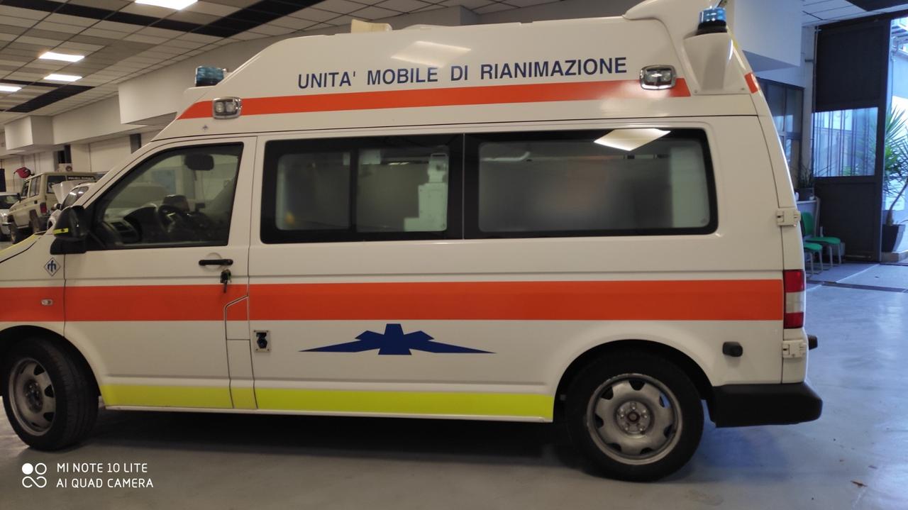 AMBULANZA VOLKSWAGEN 4X4 TRANSPORTER 2014/2006