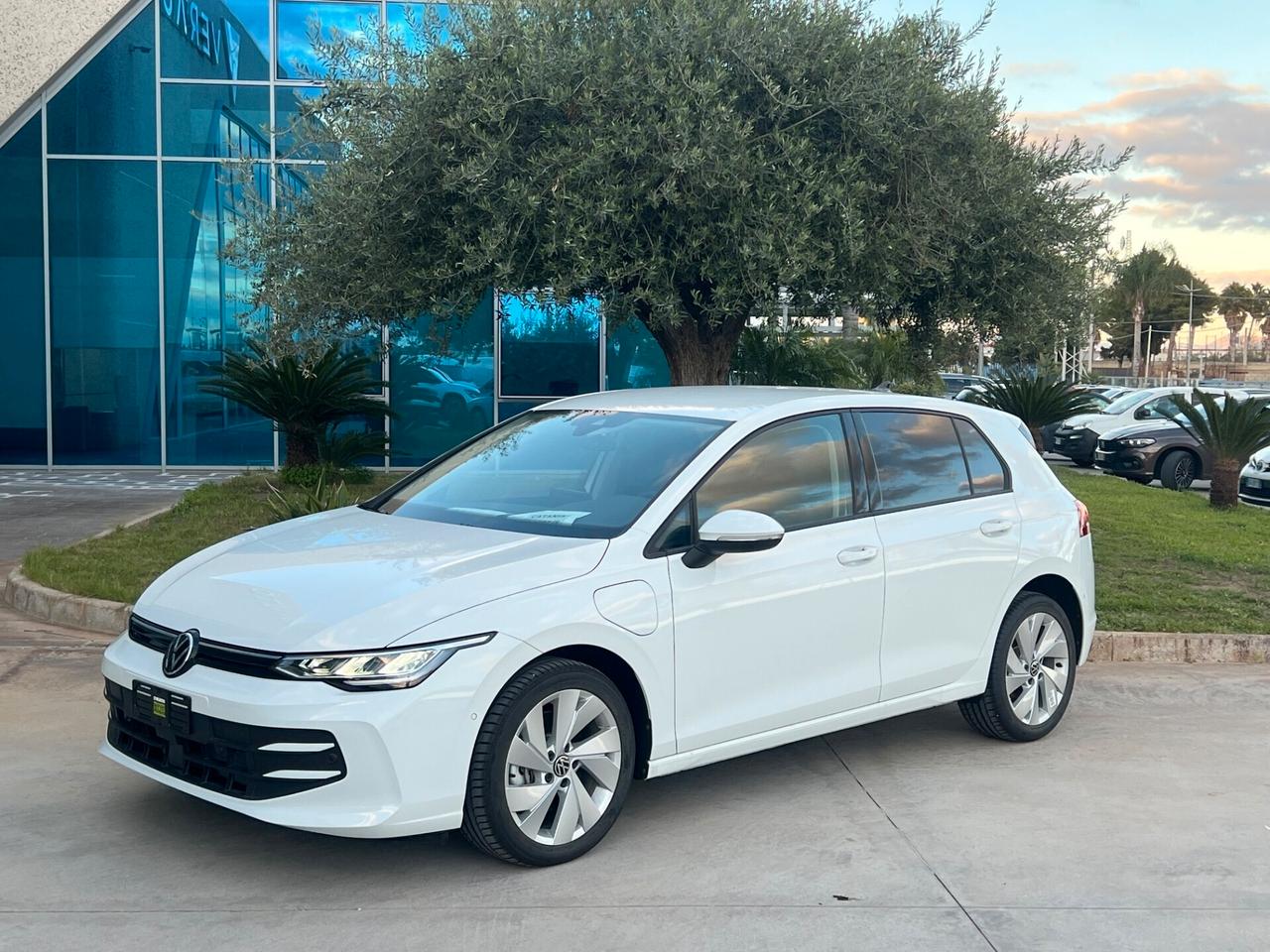 Volkswagen Golf 1.5 tsi ehybrid possbilità noleggio no scoring