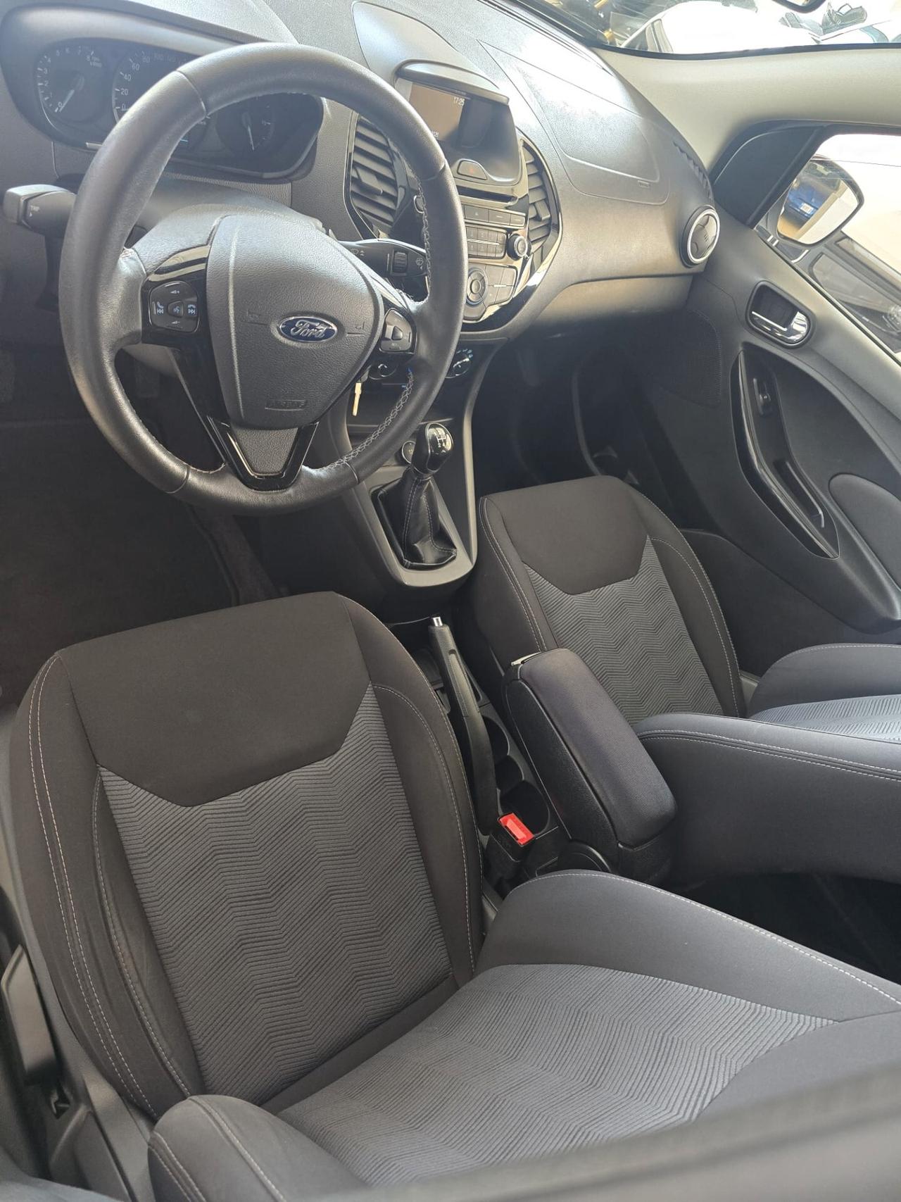 Ford Ka 1.2 Ti-VCT 85CV Black & White -