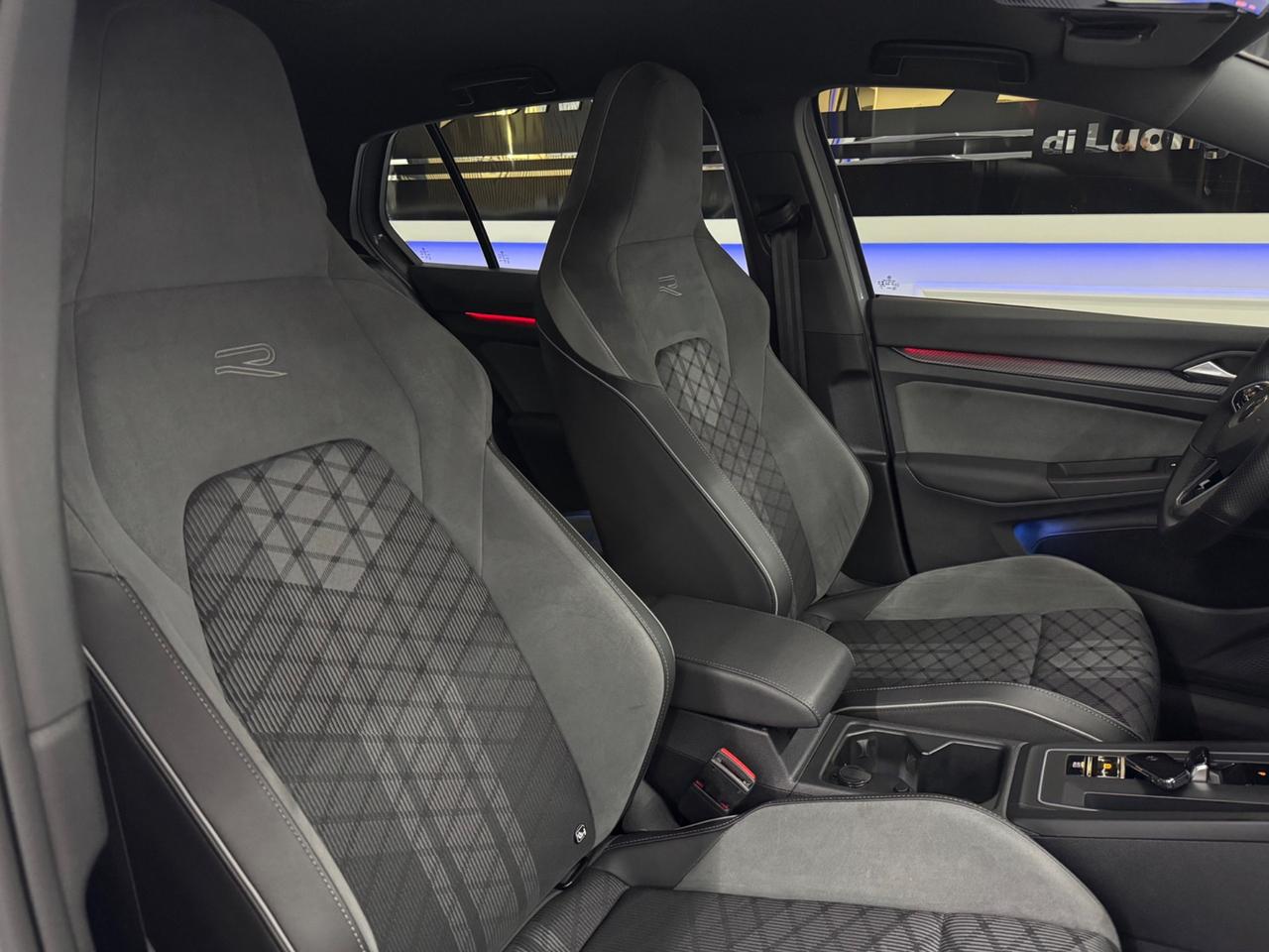 Volkswagen Golf 1.5 eTSI 150Cv DSG R-Line