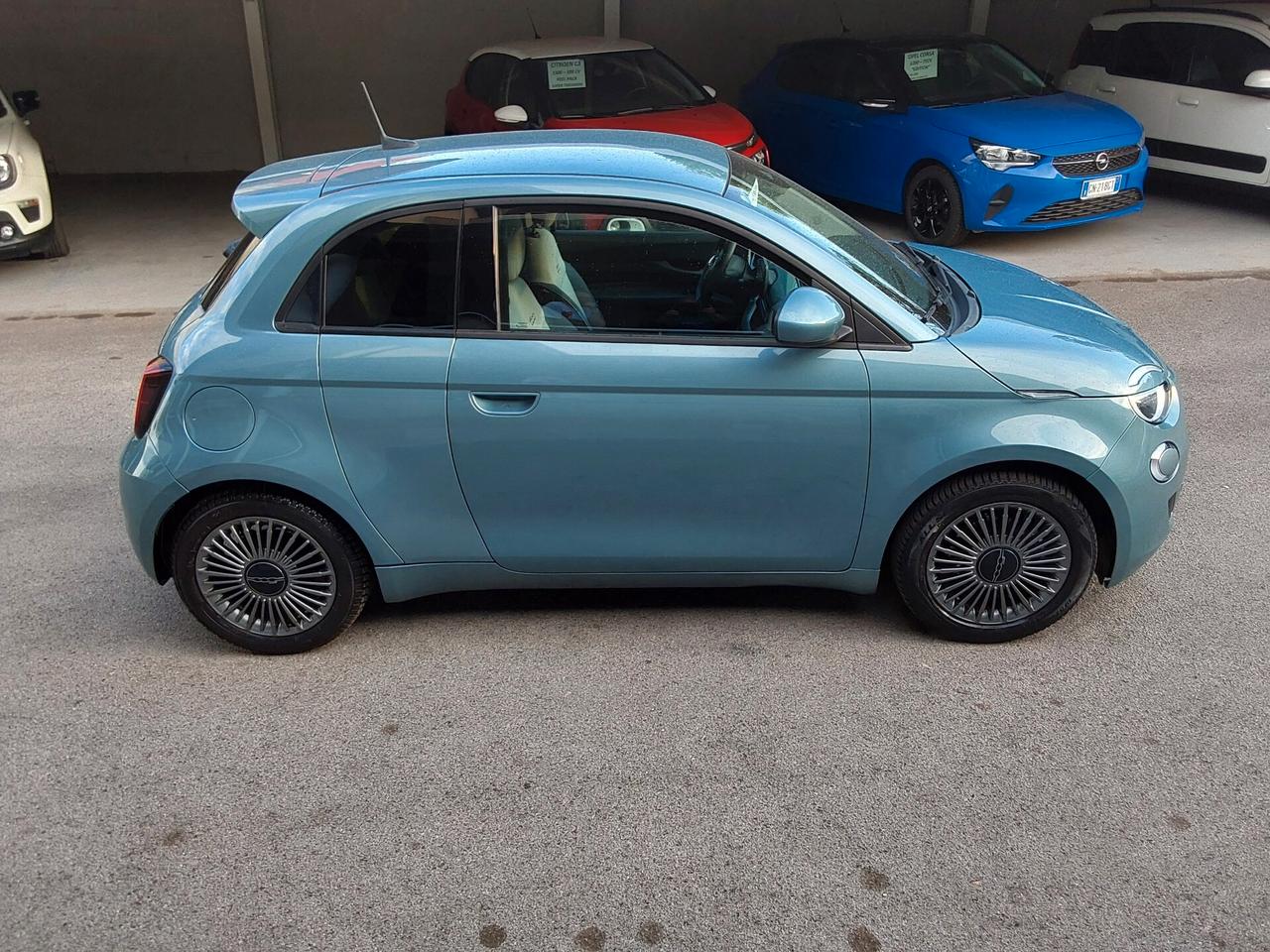 Fiat 500e 3+1 42 kWh Icon +