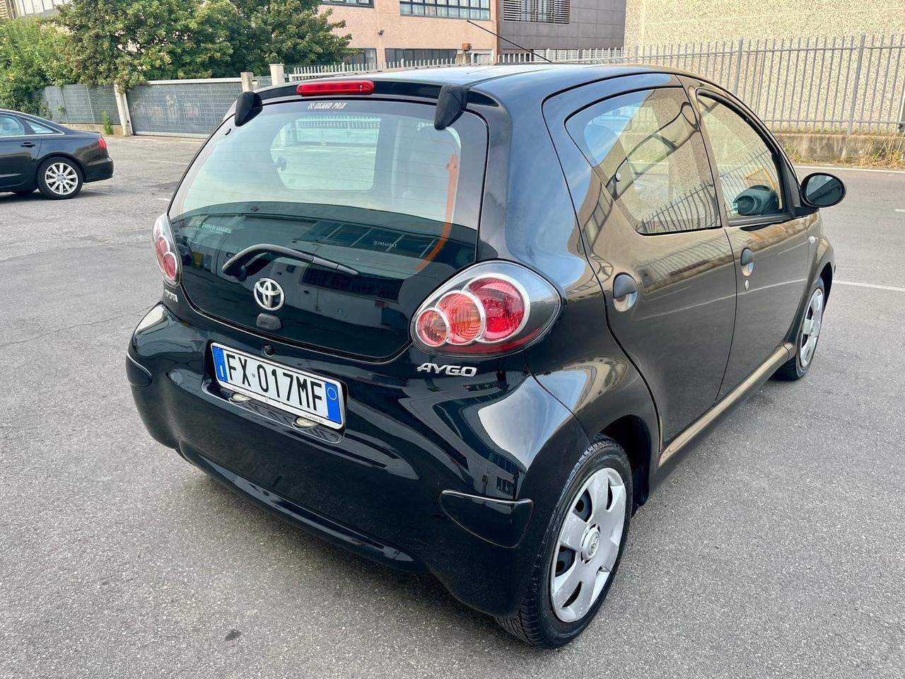 Toyota Aygo 1.0benz 2011 122.000km perfetta per neopatentati