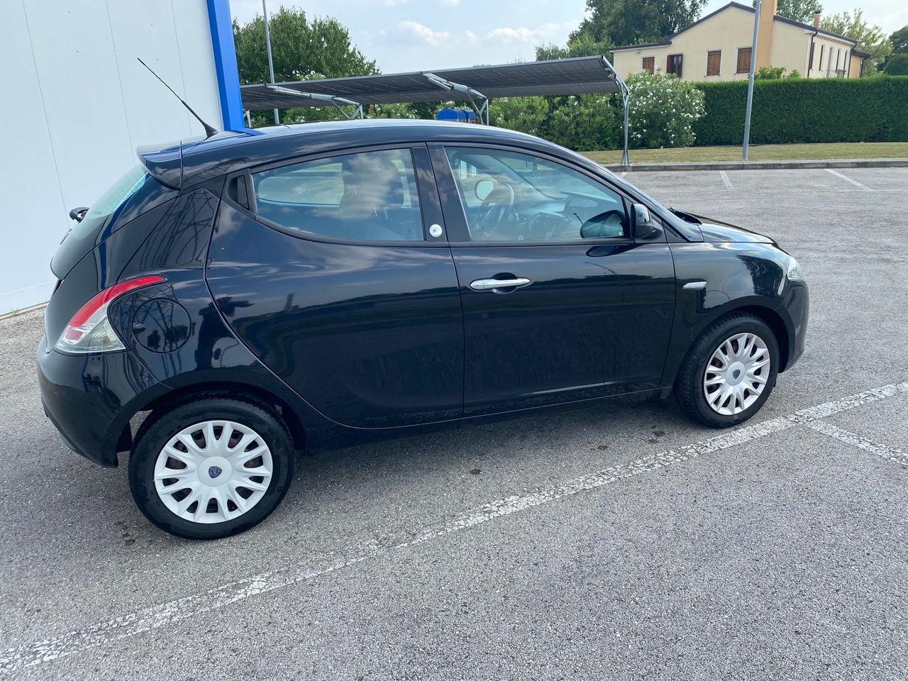 Lancia Ypsilon 1.2 69 CV 5 porte GPL Ecochic Silver