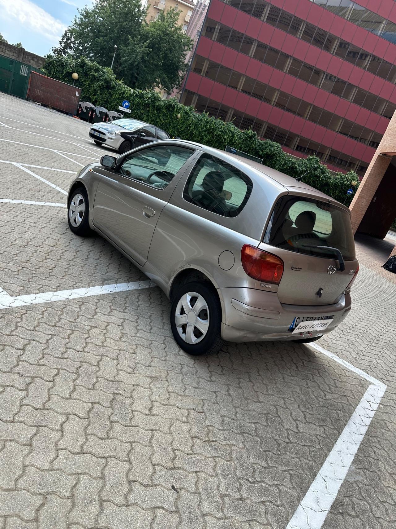 Toyota Yaris Verso 1.3i 16V cat Luna '03