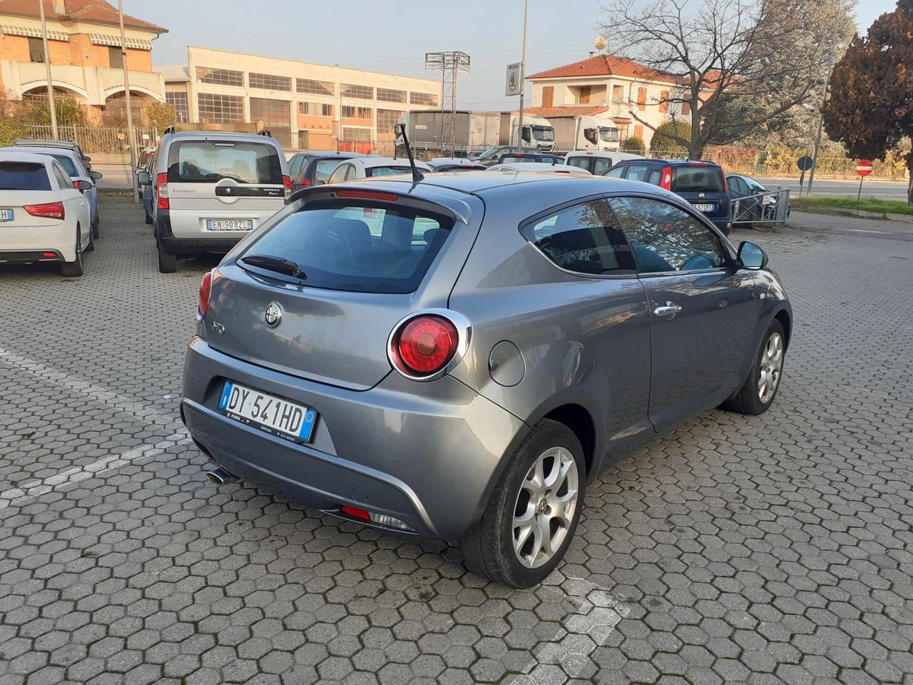 Alfa Romeo MiTo 1.6 JTDm 16V Distinctive Sport Pack