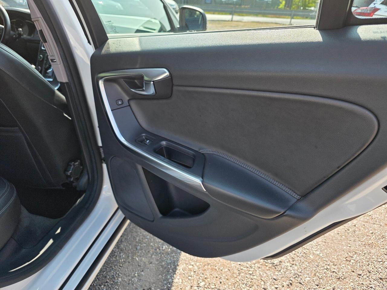 Volvo V60 D2 NEOPATENTATI