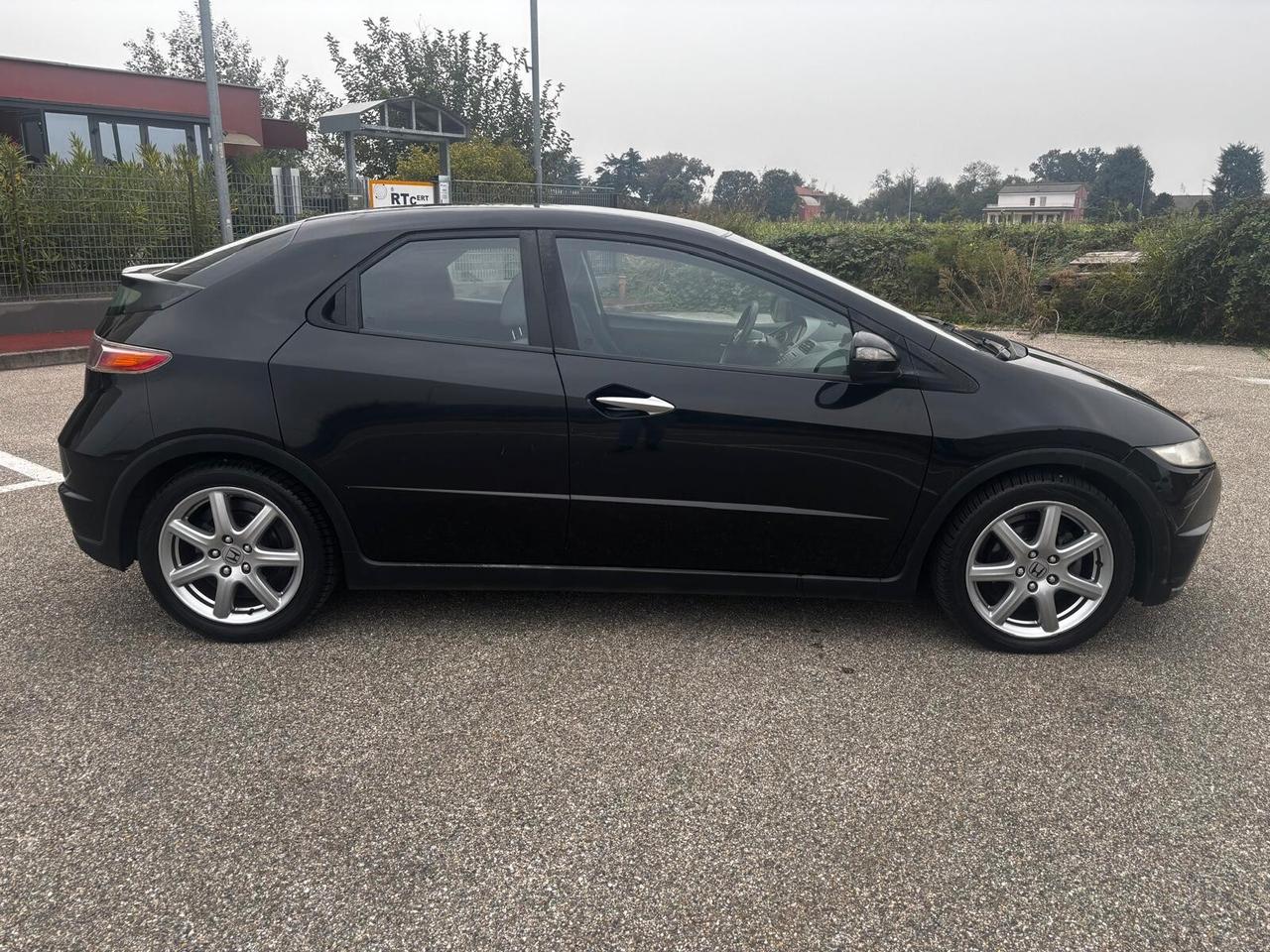 Honda Civic 1.8 i-VTEC 5p. Exec. LH i-P i-Sh AUTOMATICA