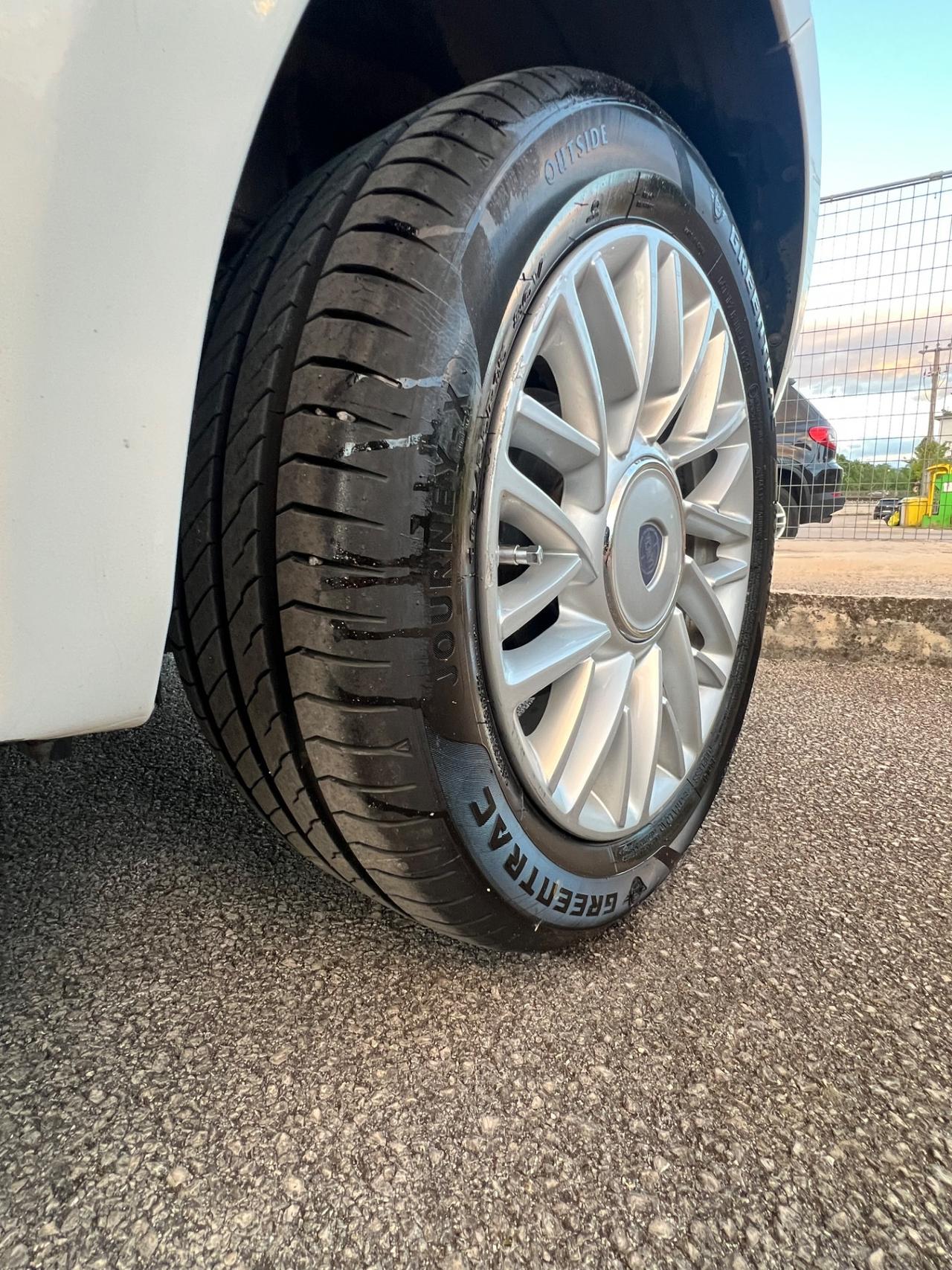 Lancia Ypsilon 1.3 MJT 16V 95 CV 5 porte S&S Silver