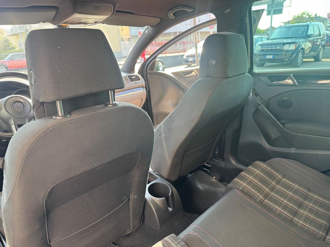 Volkswagen Golf GTI 2.0 GTI #10530