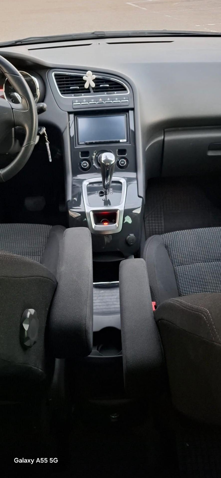 Peugeot 5008 1.6 HDi 112CV cambio robotizzato Tecno