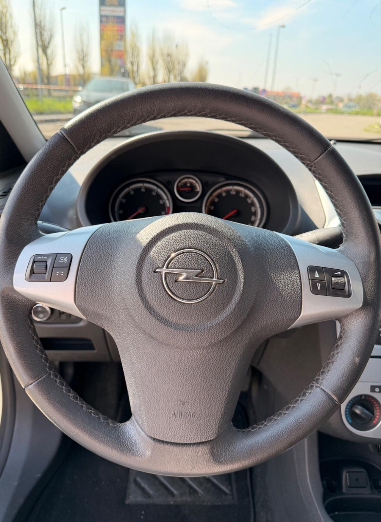 Opel Corsa 1.2 5 porte Club CAMBIO AUTOMATICO