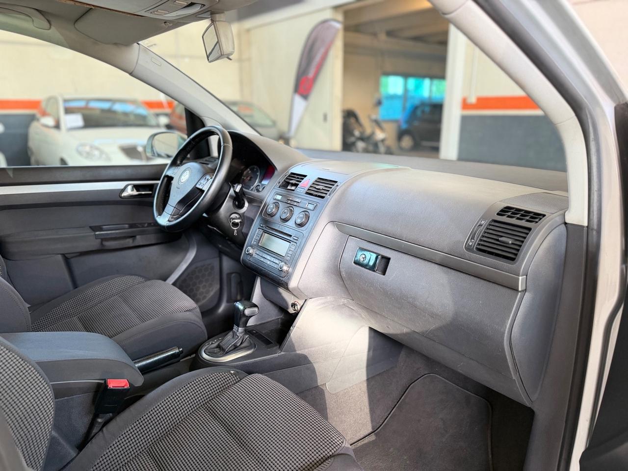 Volkswagen Touran 2.0 16V TDI DSG Highline