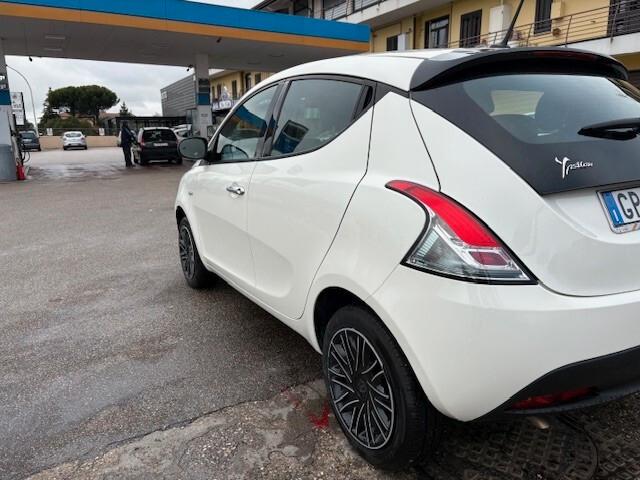 Lancia Ypsilon 1.0 FireFly 5 porte S&S Hybrid Alberta Ferretti