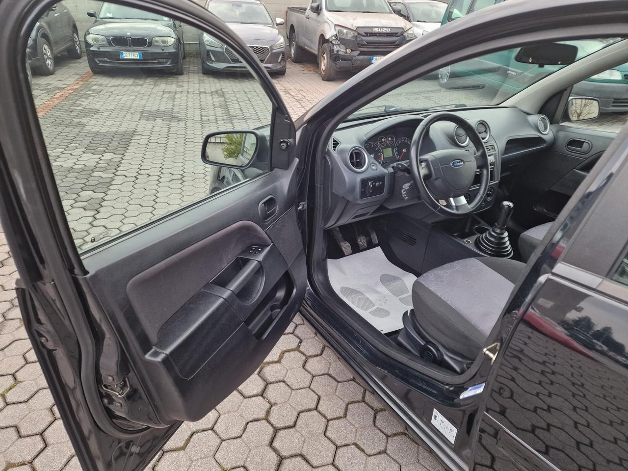 Ford Fiesta 1.2 benzina 135000 km neopatentati