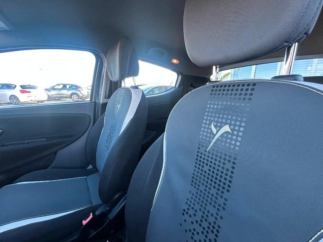 Lancia Ypsilon 1.2 8v Silver c clima 69cv