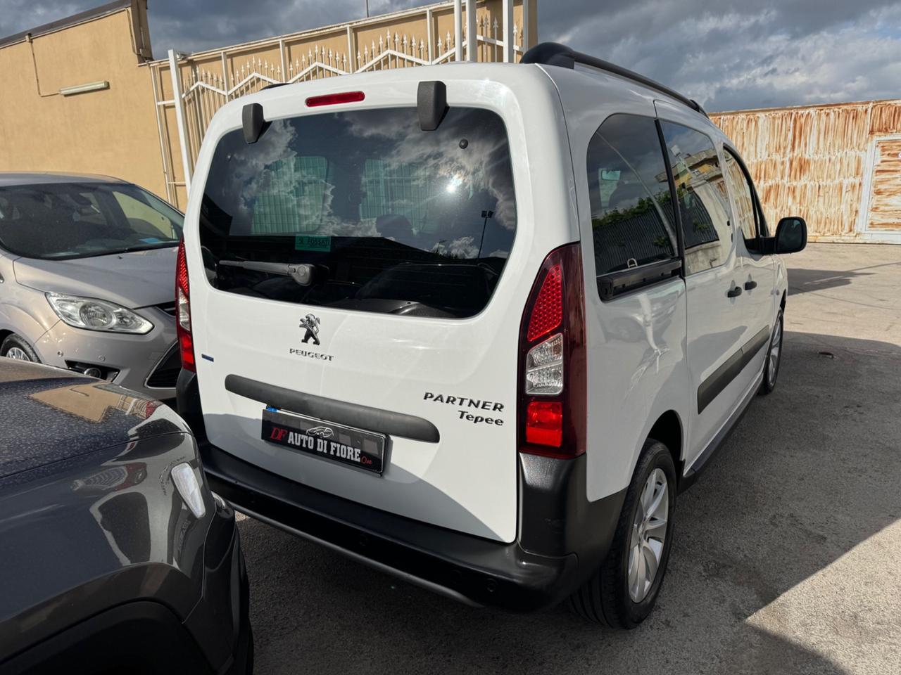 Peugeot Partner Tepee 1.6 BlueHDi 120 NAVI RETROCAMERA