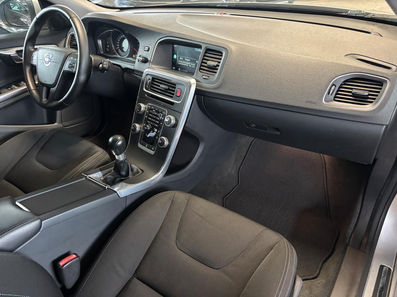 Volvo V60 1.6 84kw 115cv Momentum NEOPATENTATO