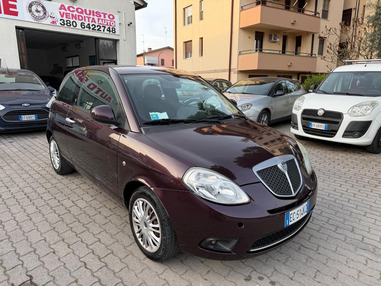 Lancia Ypsilon 1.2 69 CV Argento-OK neopatentati