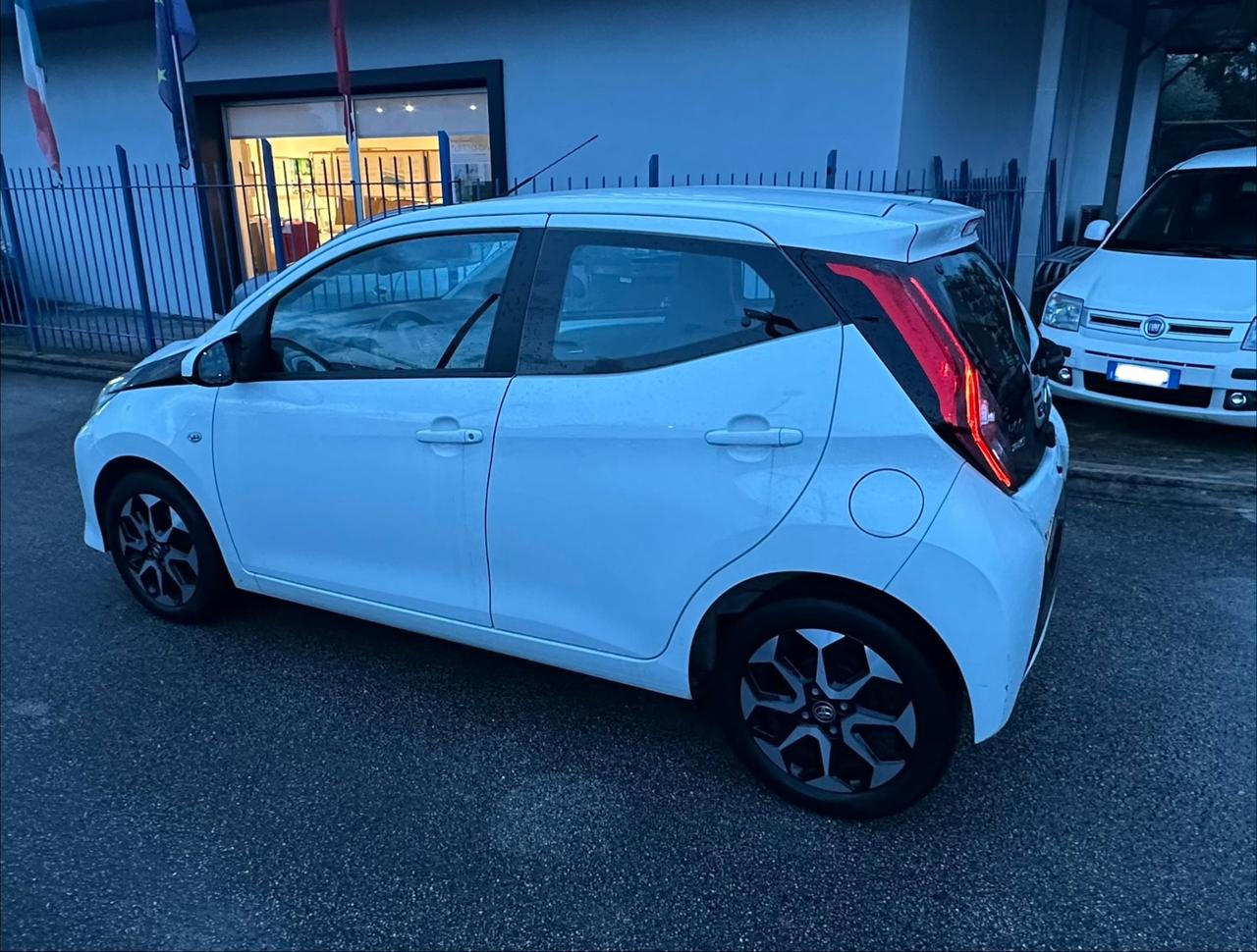 Toyota Aygo Connect 1.0 VVT-i 72 CV 5 porte x-cool