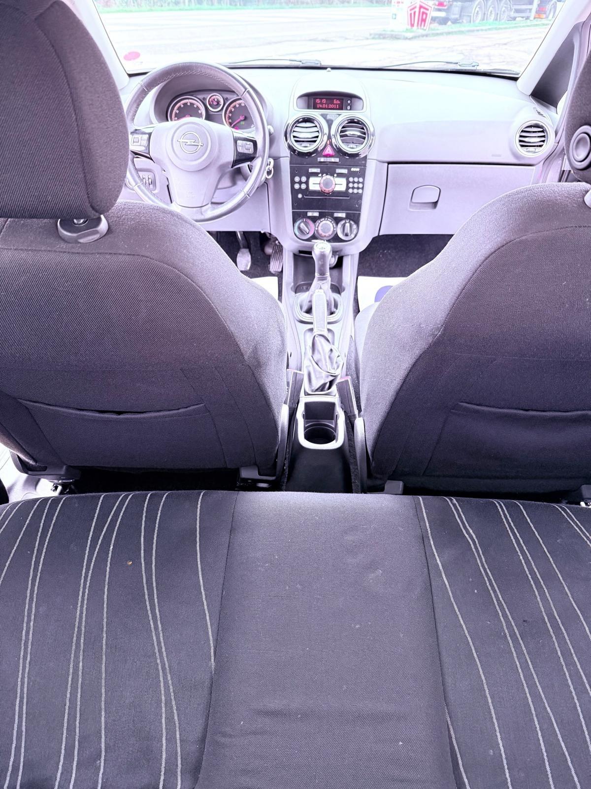 Opel Corsa 1.2 3 porte Club Ok neopatentati