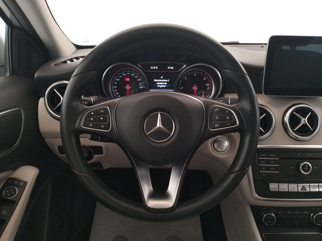 Mercedes-Benz A 200d Premium auto
