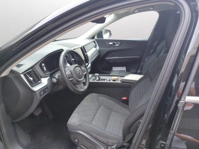 VOLVO XC60 B4 (d) AWD Automatico Momentum Pro Sport