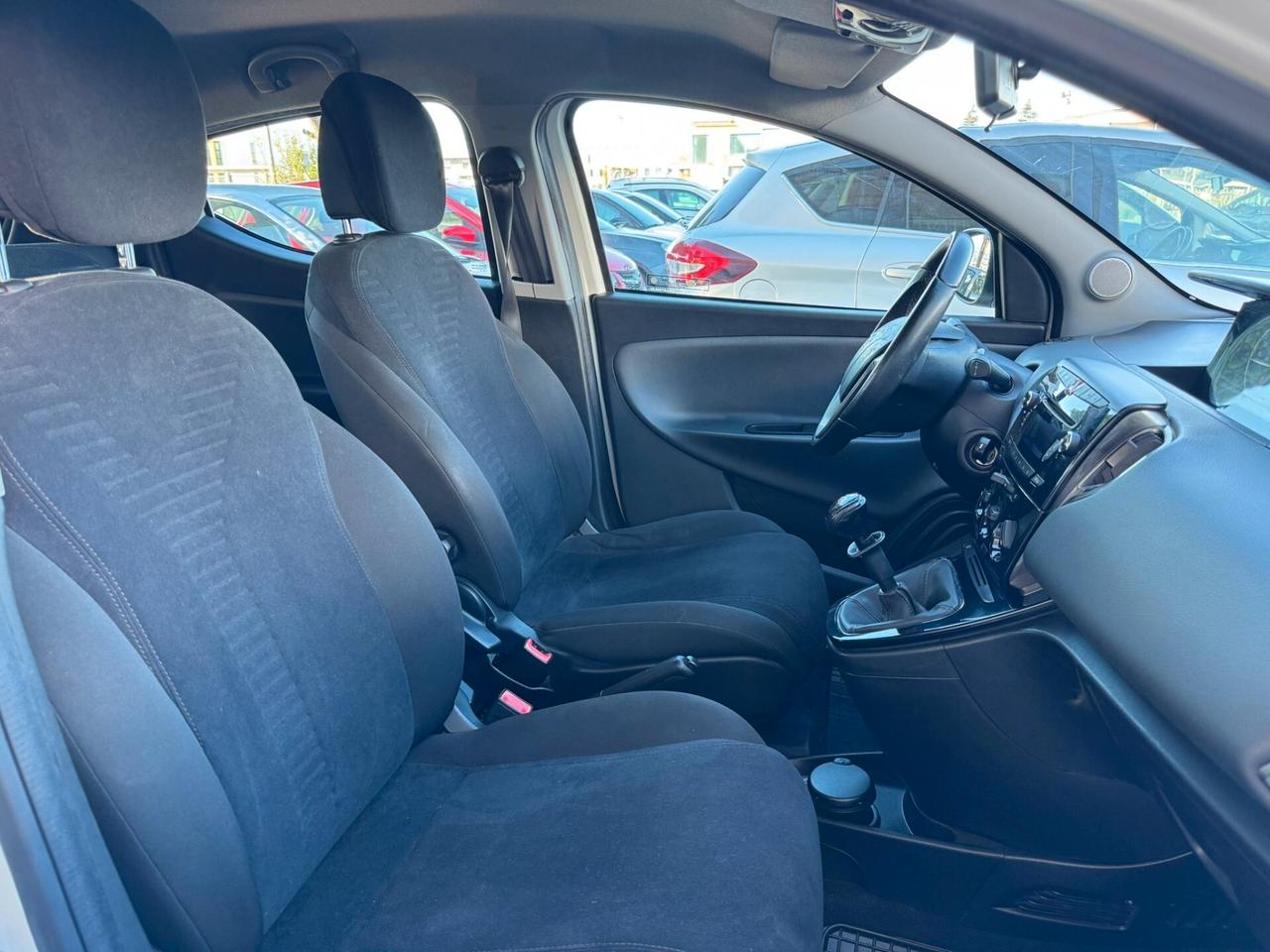 Lancia Ypsilon 0.9 TwinAir 85 CV 5 porte Metano Ecochic Gold