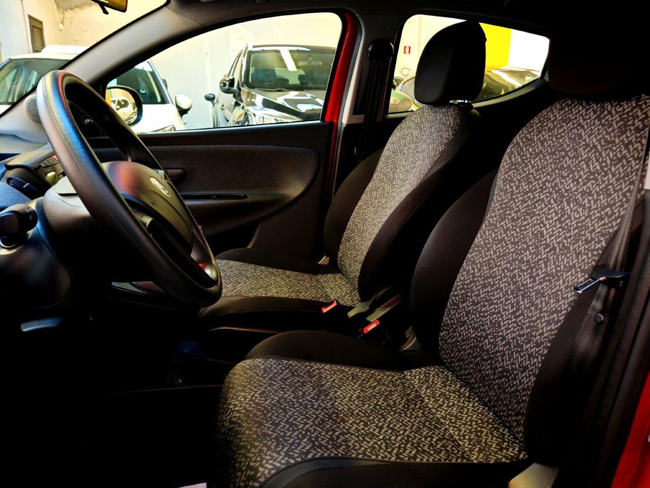 Lancia Ypsilon 1.0 Hybrid Ecochic