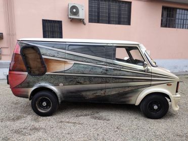 Bedford 2.3 d Van Customizzato ed aerografato