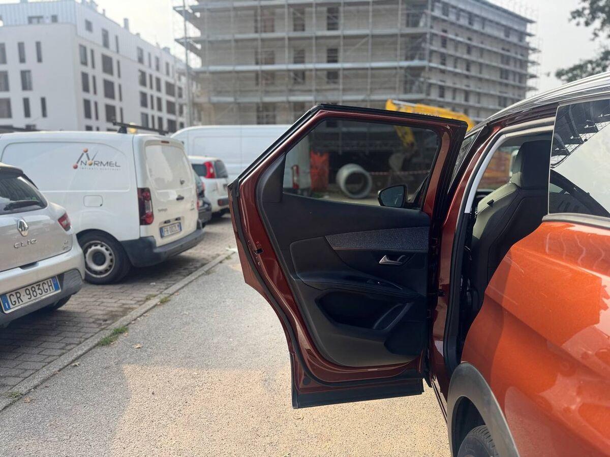 Peugeot 3008 1.2 pt t Active s&s 130cv