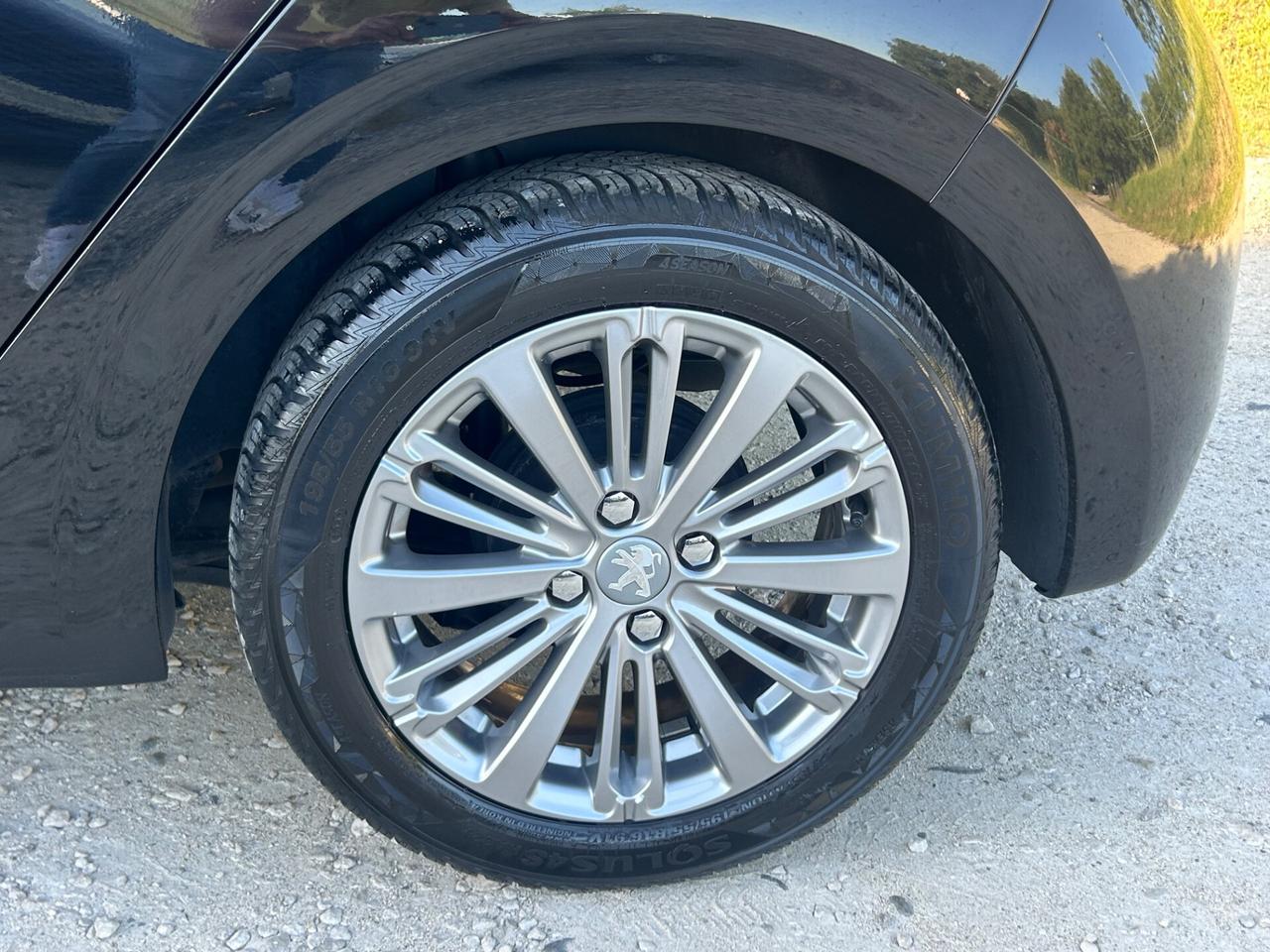 Peugeot 208 PureTech 82 5 porte Allure neopatentati permute