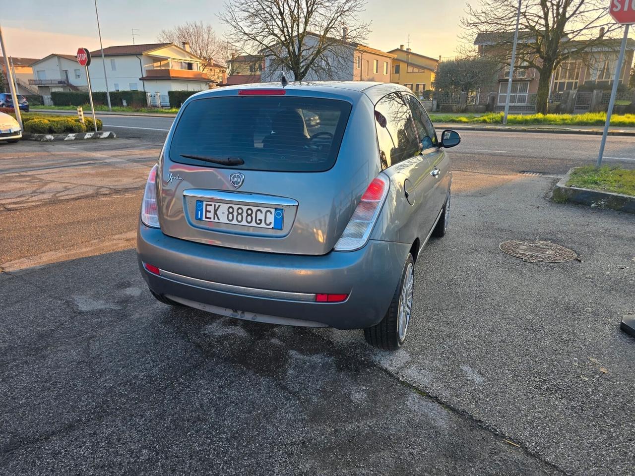 Lancia Ypsilon 1.2 69 CV Unyca