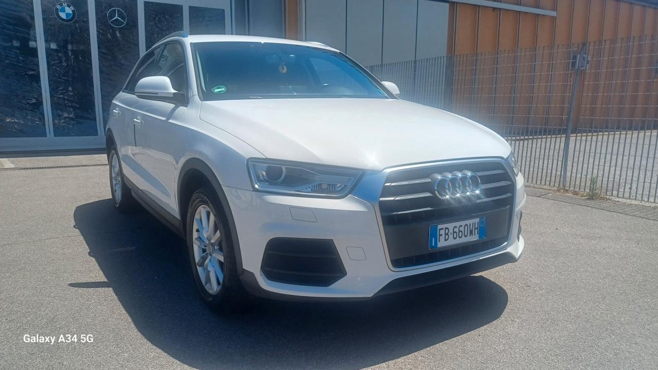 Audi Q3 2.0 TDI 150 CV S-Line Esterno