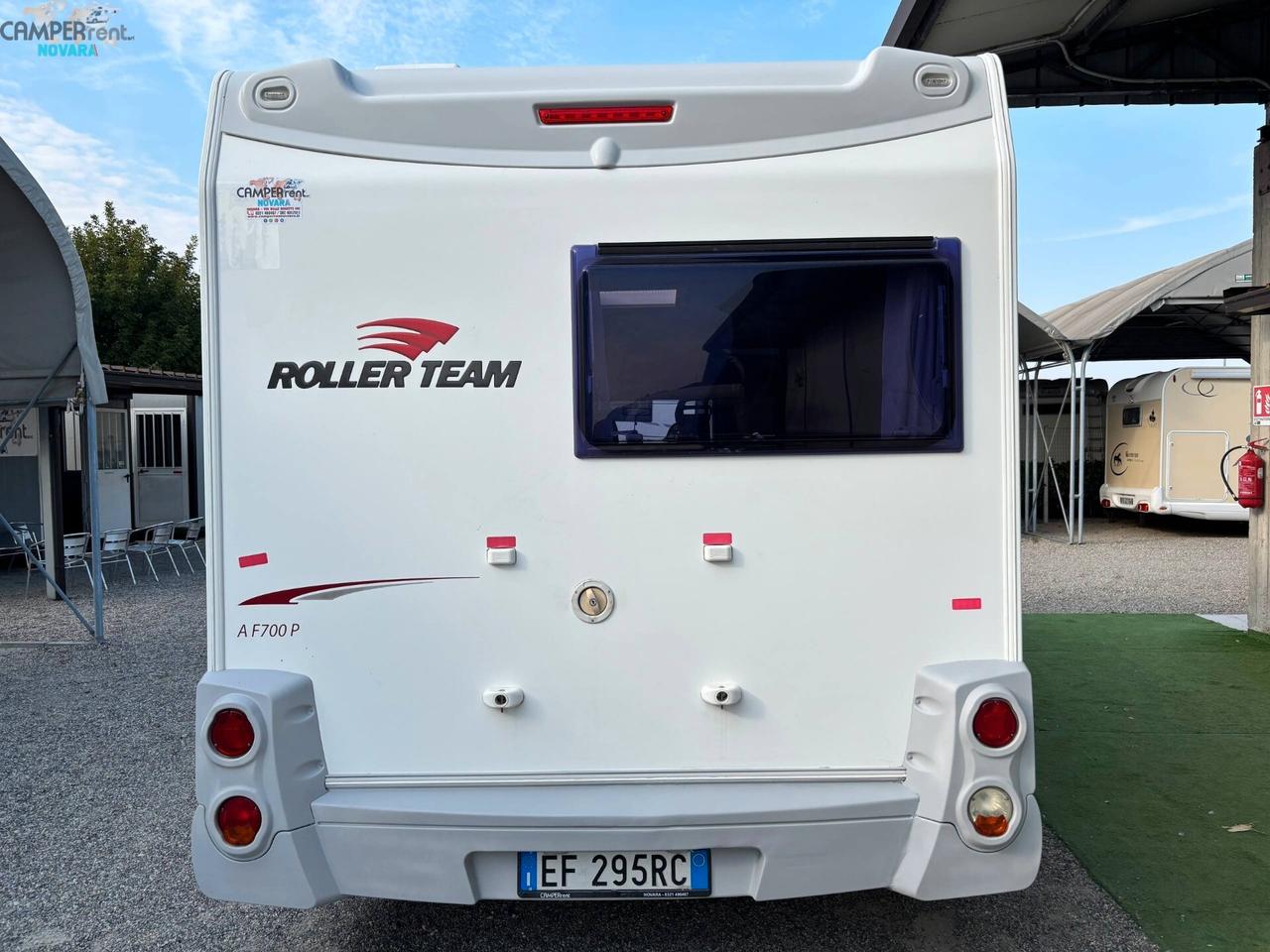 ROLLER TEAM AUTO-ROLLER A F700 P - Semintegrale con letto alla francese in coda