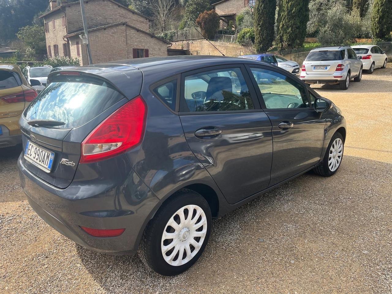 Ford Fiesta 1.2 Benzina - Neopatentati