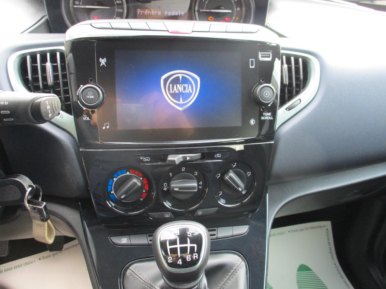 Lancia Ypsilon 1.0 FireFly 5 porte S&S Hybrid Platino