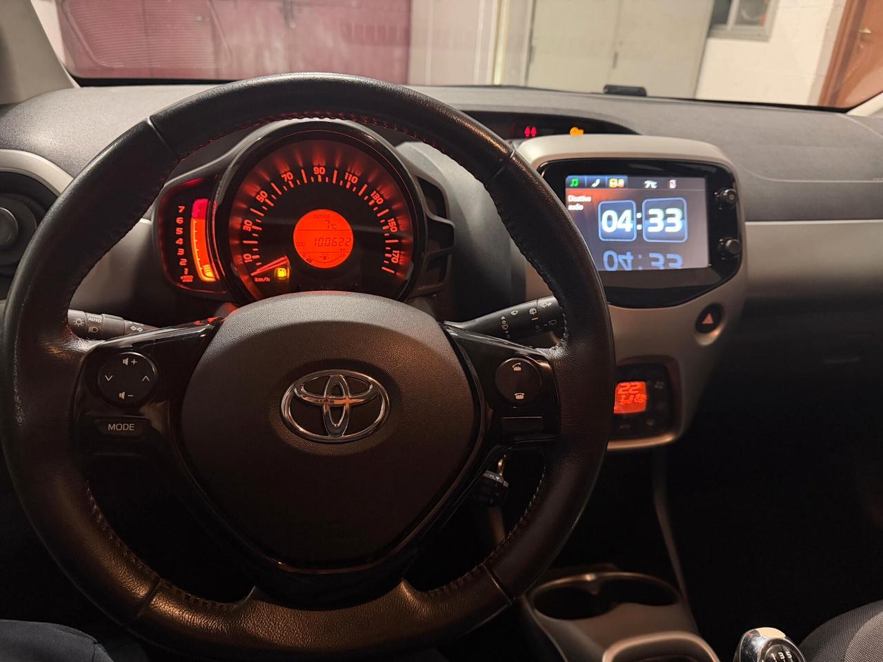 Toyota Aygo 1.0 VVT-i 69 CV 5P X-BLACK TSS NEOPAT