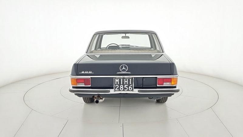 Mercedes-Benz W115 200 200 8 - condizioni impeccabili