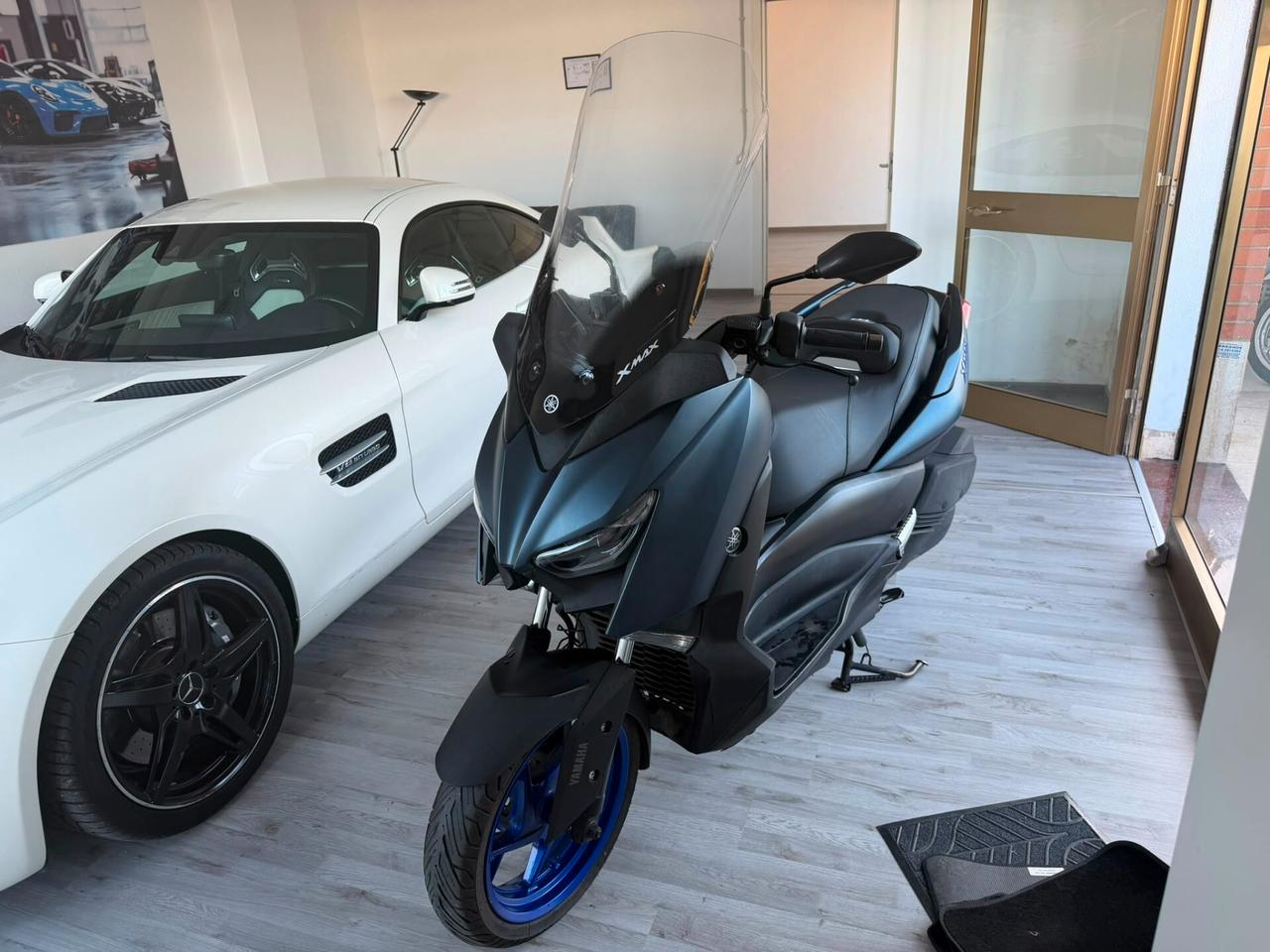 Yamaha X-Max 300