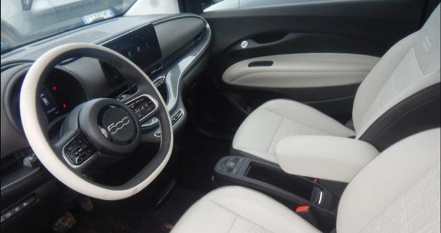 FIAT 500e Berlina 42 kWh La Prima 320 Km autonomia